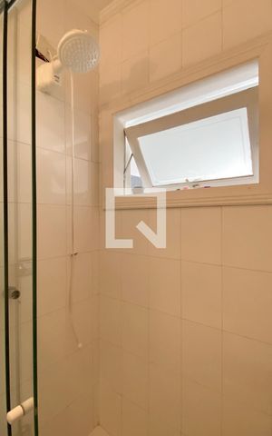 Casa de condomínio para alugar com 450m², 3 quartos e 4 vagasBanheiro de serviço