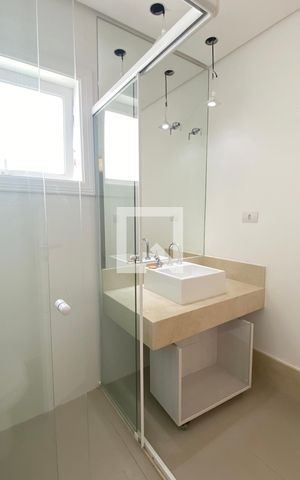 Casa de condomínio para alugar com 450m², 3 quartos e 4 vagasBanheiro da Suíte 3