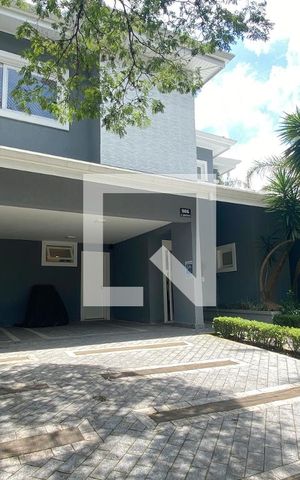 Casa de condomínio para alugar com 450m², 3 quartos e 4 vagasFachada