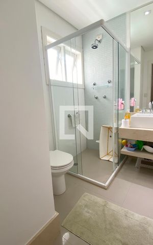 Casa de condomínio para alugar com 450m², 3 quartos e 4 vagasBanheiro da Suíte 2