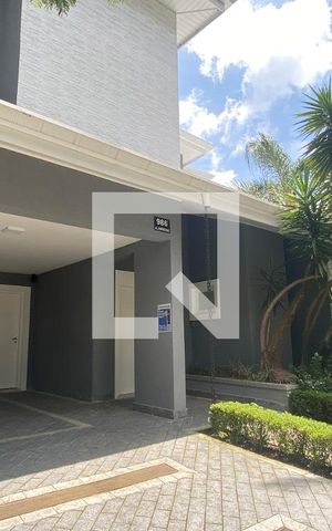 Casa de condomínio para alugar com 450m², 3 quartos e 4 vagasFachada
