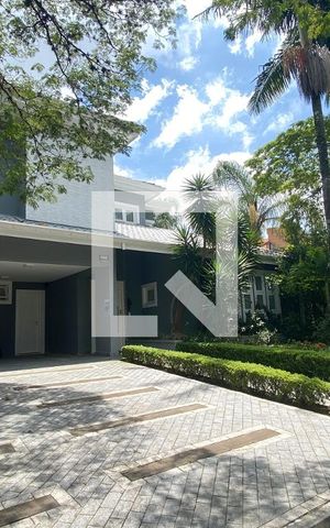 Casa de condomínio para alugar com 450m², 3 quartos e 4 vagasFachada