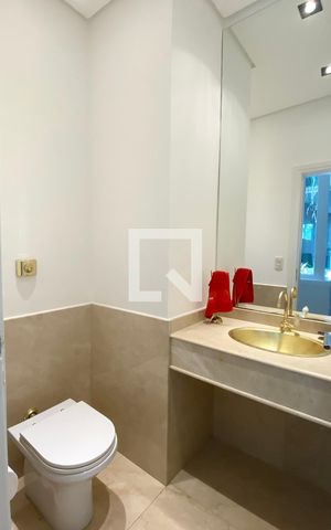 Casa de condomínio para alugar com 450m², 3 quartos e 4 vagasLavabo