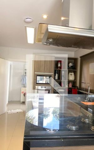 Casa de condomínio para alugar com 450m², 3 quartos e 4 vagasCozinha