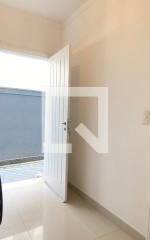 Casa de condomínio para alugar com 450m², 3 quartos e 4 vagasÁrea de Serviço