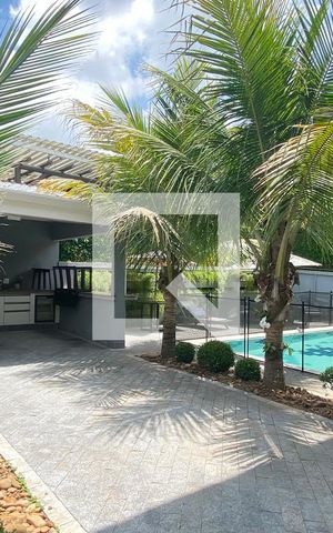 Casa de condomínio para alugar com 450m², 3 quartos e 4 vagasQuintal