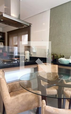 Casa de condomínio para alugar com 450m², 3 quartos e 4 vagasCopa