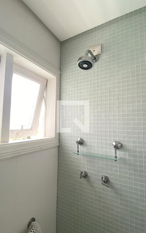Casa de condomínio para alugar com 450m², 3 quartos e 4 vagasBanheiro da Suíte 2