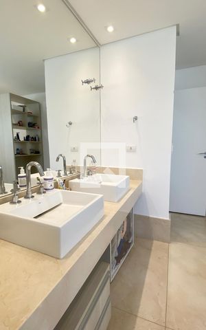 Casa de condomínio para alugar com 450m², 3 quartos e 4 vagasBanheiro da Suíte 1
