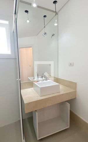 Casa de condomínio para alugar com 450m², 3 quartos e 4 vagasBanheiro da Suíte 3