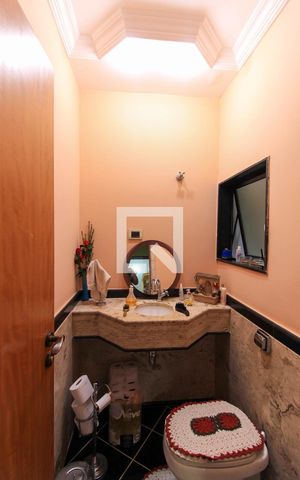 Casa à venda com 383m², 5 quartos e 8 vagas Casa à venda com 383m², 5 quartos e 8 vagasLavabo