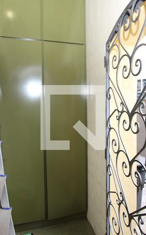 Casa à venda com 300m², 5 quartos e 3 vagas Casa à venda com 300m², 5 quartos e 3 vagasCozinha - Dispensa