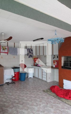 Casa à venda com 264m², 5 quartos e 2 vagasÁrea de Serviço