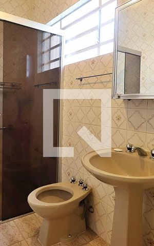 Casa à venda com 266m², 3 quartos e 4 vagasBanheiro Social