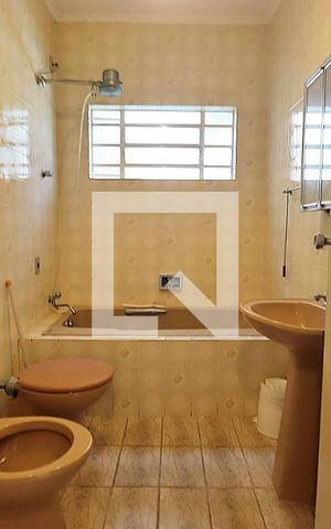 Casa à venda com 266m², 3 quartos e 4 vagasBanheiro do Quarto 2 - Suíte