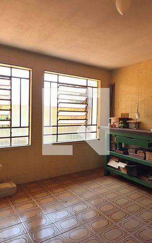 Casa à venda com 266m², 3 quartos e 4 vagasQuarto de Serviço