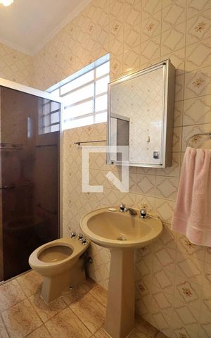 Casa à venda com 266m², 3 quartos e 4 vagasBanheiro Social