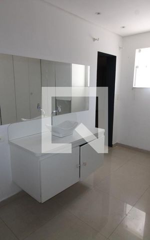 Casa de condomínio para alugar com 250m², 2 quartos e 4 vagasBanheiro da Suíte