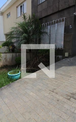 Casa de condomínio para alugar com 250m², 2 quartos e 4 vagasFachada