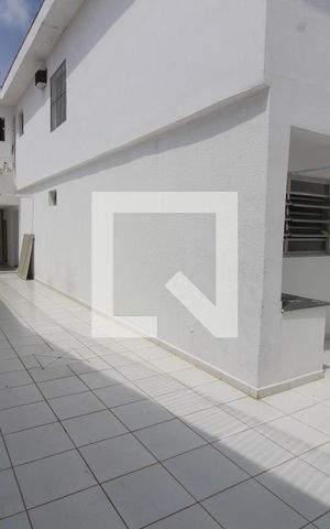 Casa de condomínio para alugar com 250m², 2 quartos e 4 vagasQuintal/Garagem