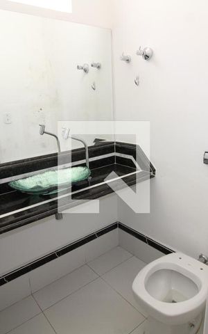 Casa de condomínio para alugar com 250m², 2 quartos e 4 vagasLavabo