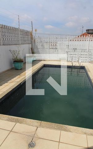 Casa de condomínio para alugar com 250m², 2 quartos e 4 vagasPiscina