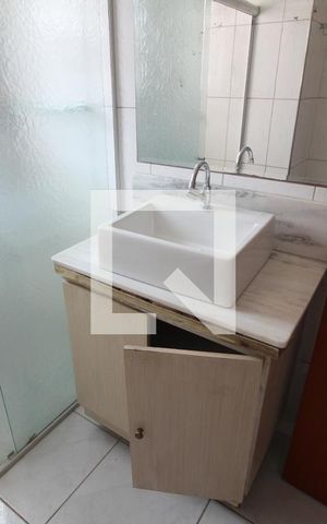 Casa de condomínio para alugar com 250m², 2 quartos e 4 vagasBanheiro
