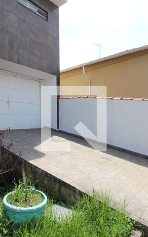 Casa de condomínio para alugar com 250m², 2 quartos e 4 vagasFachada
