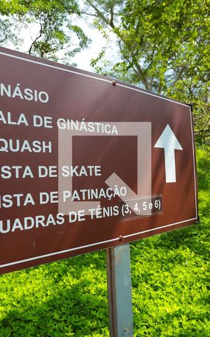 Casa de condomínio para alugar com 200m², 5 quartos e 3 vagasPlacas de orientação