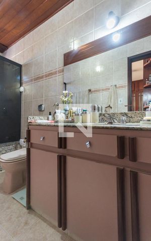 Casa à venda com 190m², 3 quartos e 1 vagaBanheiro Suíte (segundo andar)