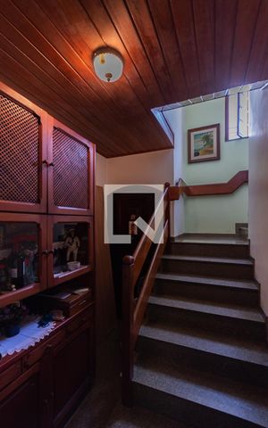 Casa à venda com 190m², 3 quartos e 1 vagaEscadas (primeiro andar)