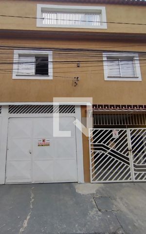 Casa à venda com 120m², 8 quartos e 3 vagas Casa à venda com 120m², 8 quartos e 3 vagasFachada