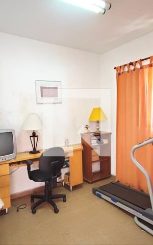 Casa à venda com 256m², 4 quartos e 3 vagas Casa à venda com 256m², 4 quartos e 3 vagasQuarto 4 - fundos