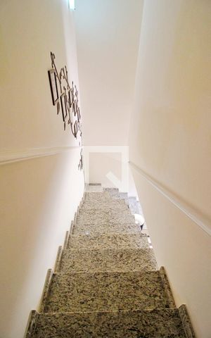 Casa à venda com 60m², 2 quartos e 1 vagaEscada
