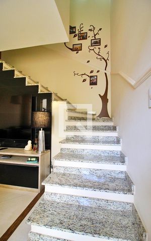 Casa à venda com 60m², 2 quartos e 1 vagaEscada