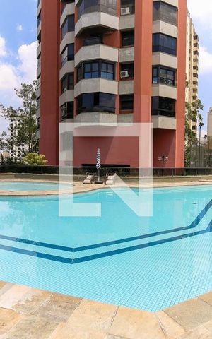 Apartamento à venda com 241m², 4 quartos e 4 vagasÁrea comum - Piscina