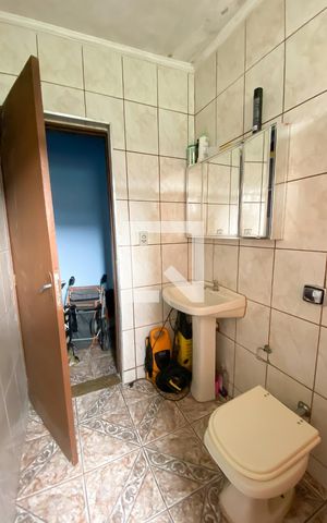 Casa à venda com 250m², 3 quartos e 3 vagas Casa à venda com 250m², 3 quartos e 3 vagasBanheiro 2
