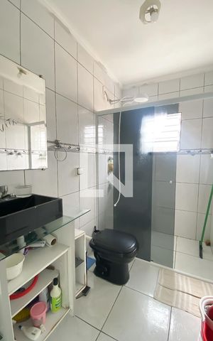 Casa à venda com 250m², 3 quartos e 3 vagas Casa à venda com 250m², 3 quartos e 3 vagasBanheiro 1