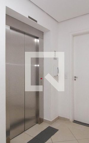 Apartamento para alugar com 44m², 2 quartos e 1 vaga Apartamento para alugar com 44m², 2 quartos e 1 vagaHall social - Elevadores