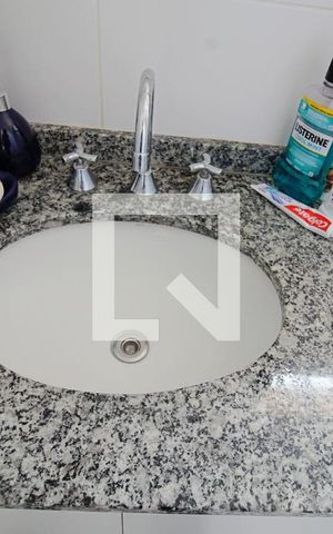 Apartamento à venda com 87m², 2 quartos e 2 vagas Apartamento à venda com 87m², 2 quartos e 2 vagasBanheiro da Suíte 1