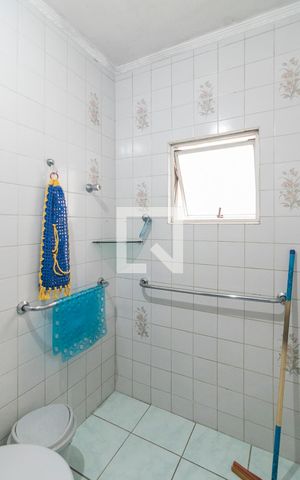 Casa à venda com 224m², 5 quartos e 2 vagas Casa à venda com 224m², 5 quartos e 2 vagasBanheiro