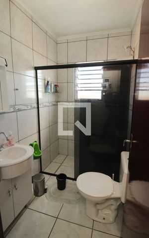 Casa para alugar com 75m², 2 quartos e 1 vaga Casa para alugar com 75m², 2 quartos e 1 vagaBanheiro