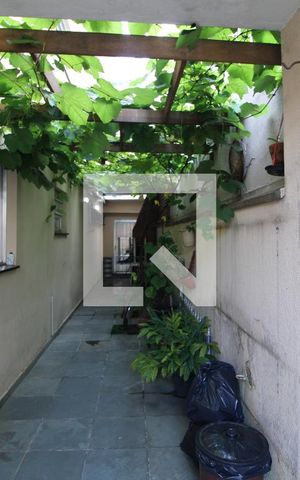 Casa à venda com 316m², 4 quartos e 2 vagasQuintal lateral