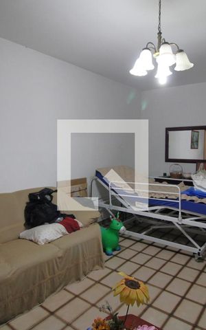 Casa à venda com 316m², 4 quartos e 2 vagasSala