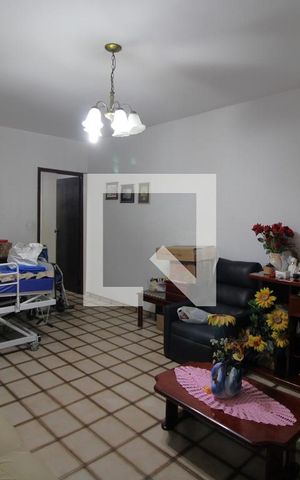 Casa à venda com 316m², 4 quartos e 2 vagasSala