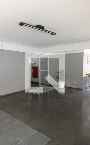 Apartamento para alugar com 80m², 2 quartos e 1 vagaHall social