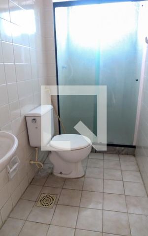Apartamento à venda com 55m², 2 quartos e 1 vaga Apartamento à venda com 55m², 2 quartos e 1 vagaBanheiro