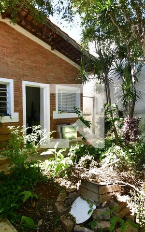 Casa à venda com 162m², 4 quartos e 2 vagasFachada