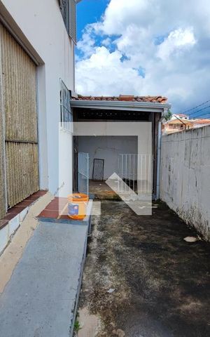 Casa para alugar com 280m², 5 quartos e 2 vagasQuintal fundos
