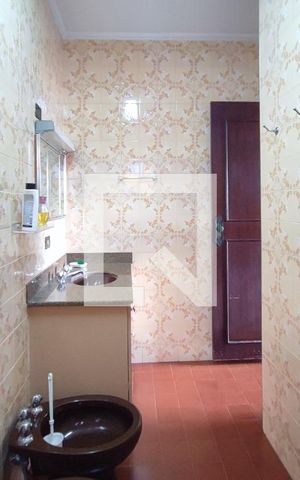Casa para alugar com 280m², 5 quartos e 2 vagasBanheiro suíte 